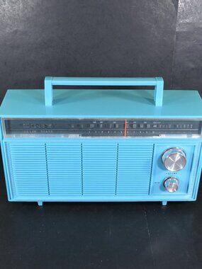 Vintage SONY Model 8R-42A Solid State Transistor Portable Radio 1970 era Japan